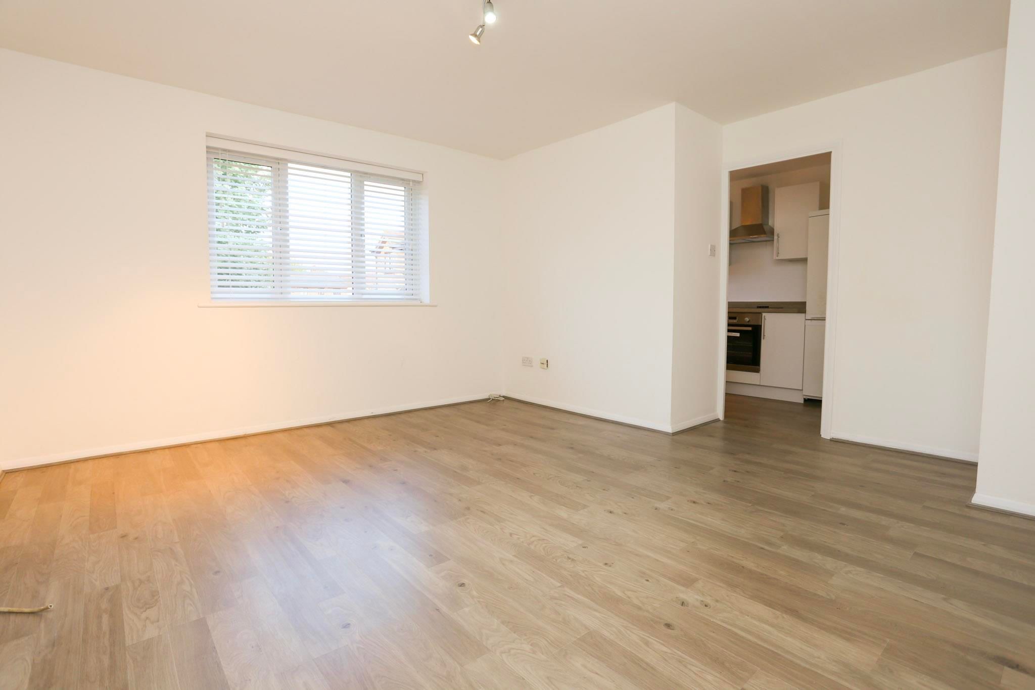 2 bed flat to rent in Charlton, London, Greater London SE7 Zoopla