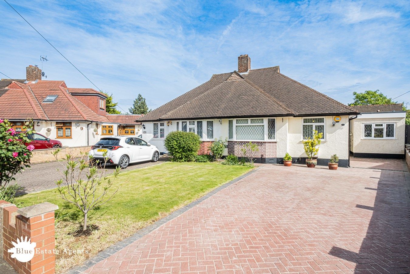 4 bed bungalow for sale in Hardwicke Avenue, Hounslow, Hounslow TW5