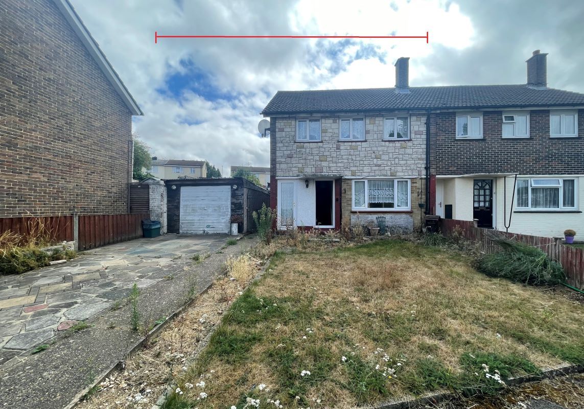 3 bed end terrace house for sale in 64 Castle Hill Avenue, New