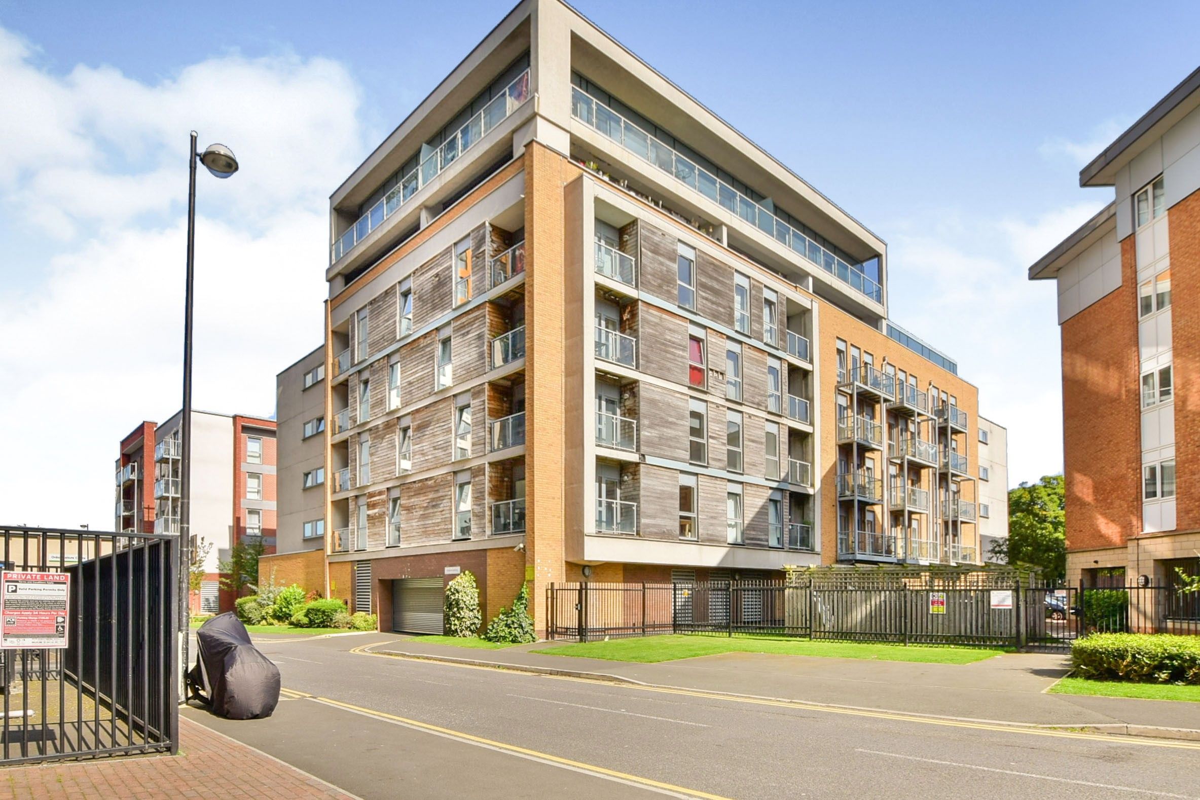 1 bed flat to rent in Pioneer House, Elmira Way, Salford M5 Zoopla