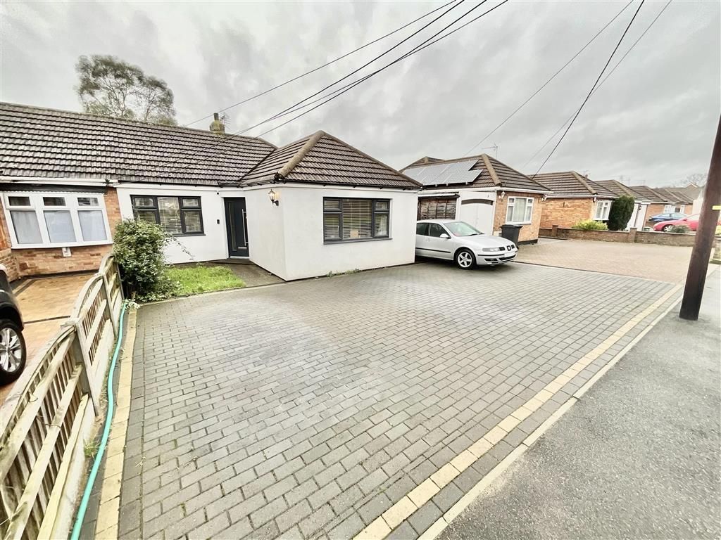 3 bed semidetached bungalow for sale in Church End Avenue, Runwell