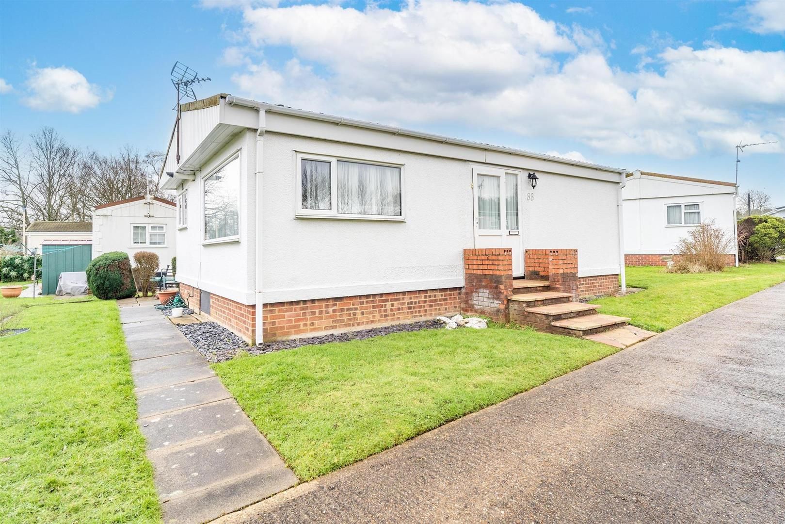 2 bed mobile/park home for sale in Arkley Park, Gate Lane