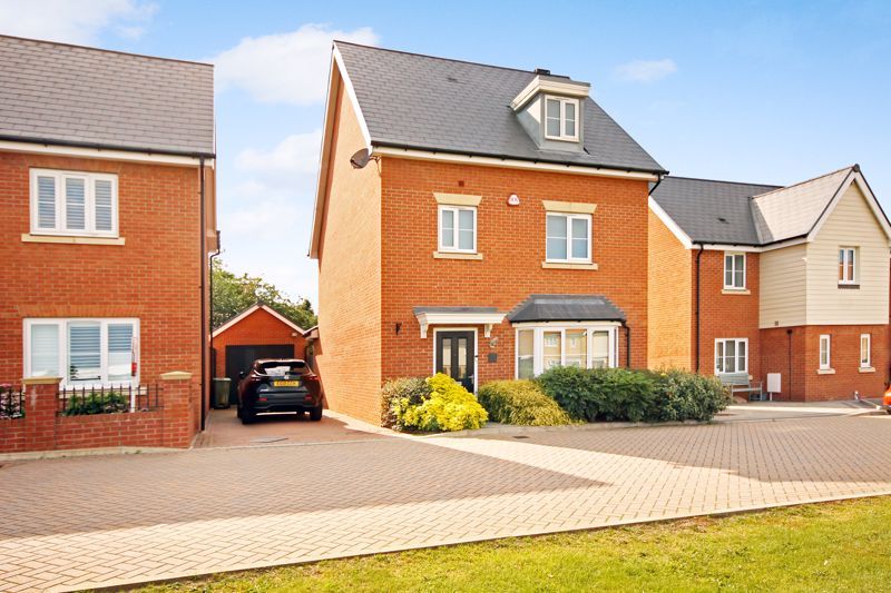 Reeds Close, Basildon SS15  