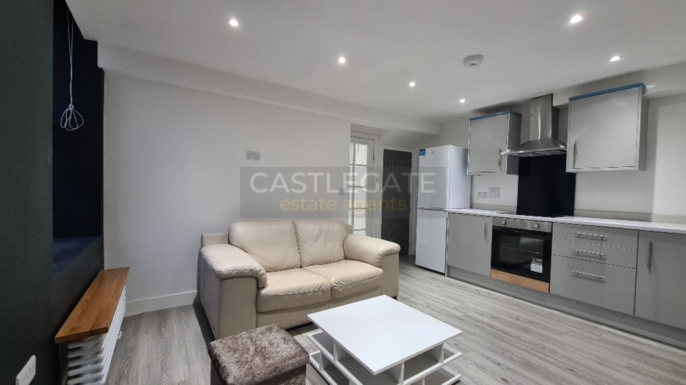 2 bed flat to rent in Trinity Street, Huddersfield, West Yorkshire HD1