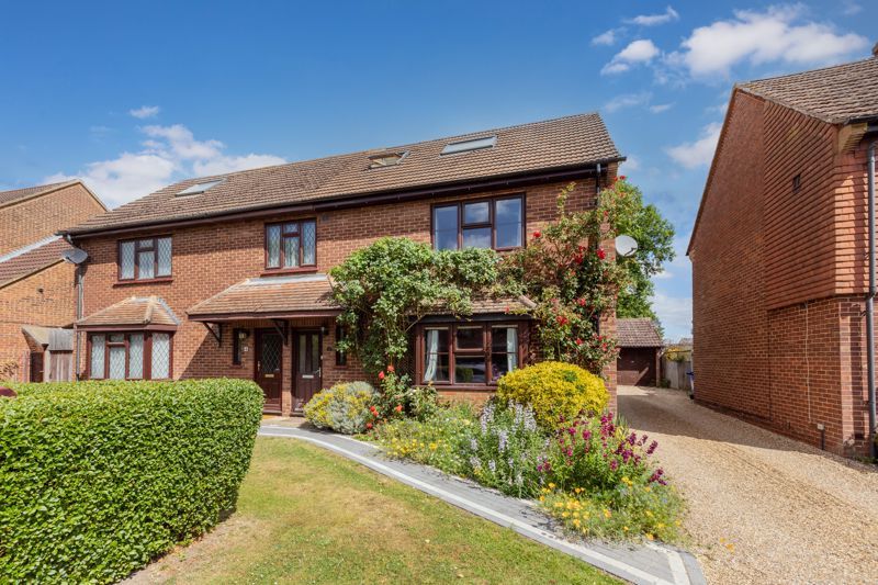 3 bed semidetached house for sale in Heywood Avenue, Maidenhead SL6