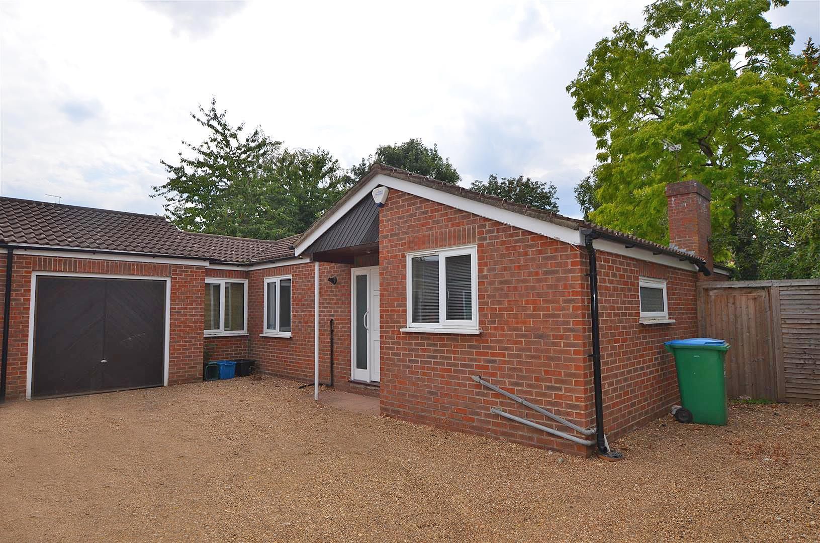 3 bed bungalow for sale in Stanley Road, Teddington TW11 Zoopla