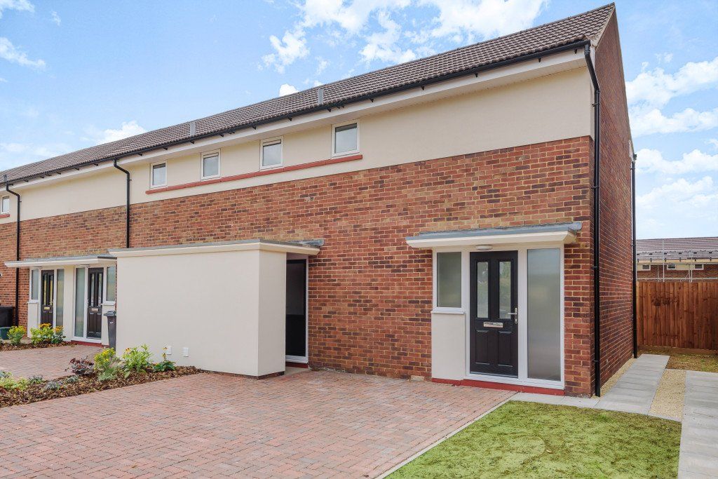 2 bed end terrace house for sale in Spey Road, Abingdon, Oxfordshire