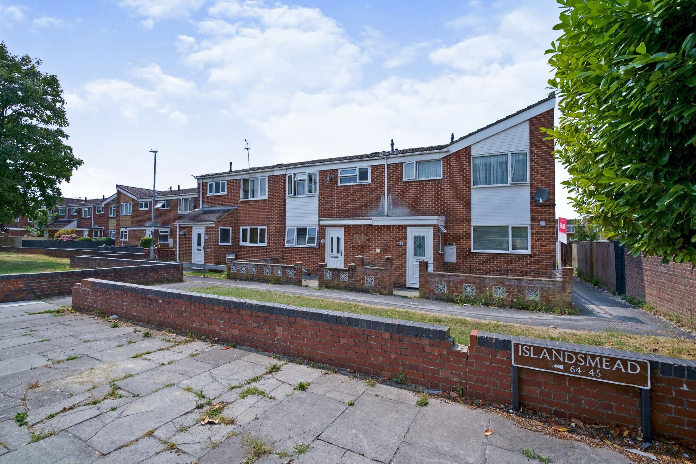 3 bed end terrace house for sale in Islandsmead, Eldene, Swindon