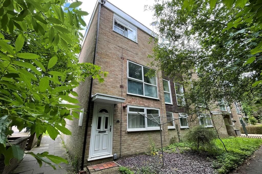 2 bed for sale in Hyde Heath Court, Crawley RH10 Zoopla