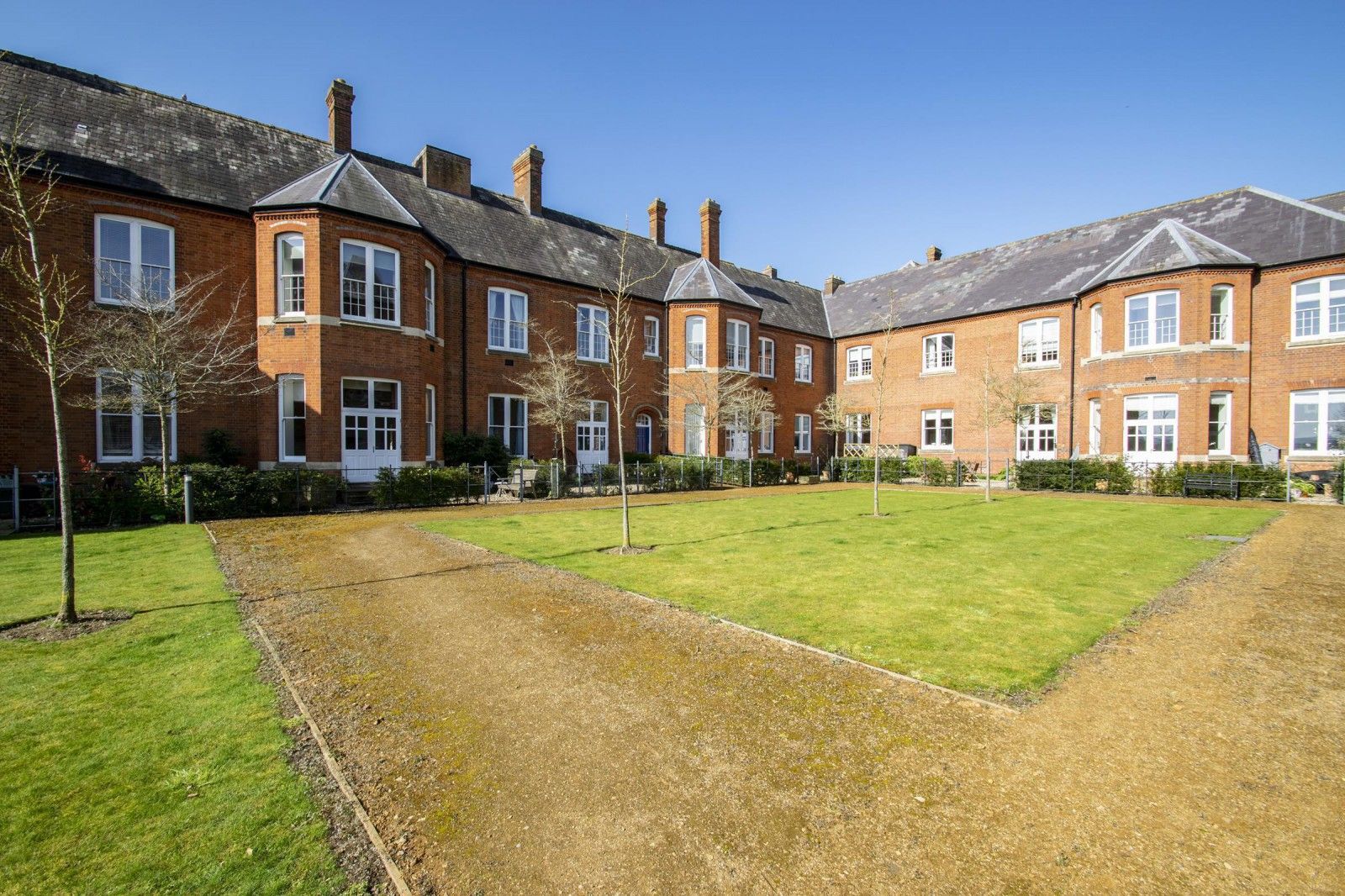 2 bed flat for sale in Ipsden Court, Cholsey, Wallingford, Oxfordshire