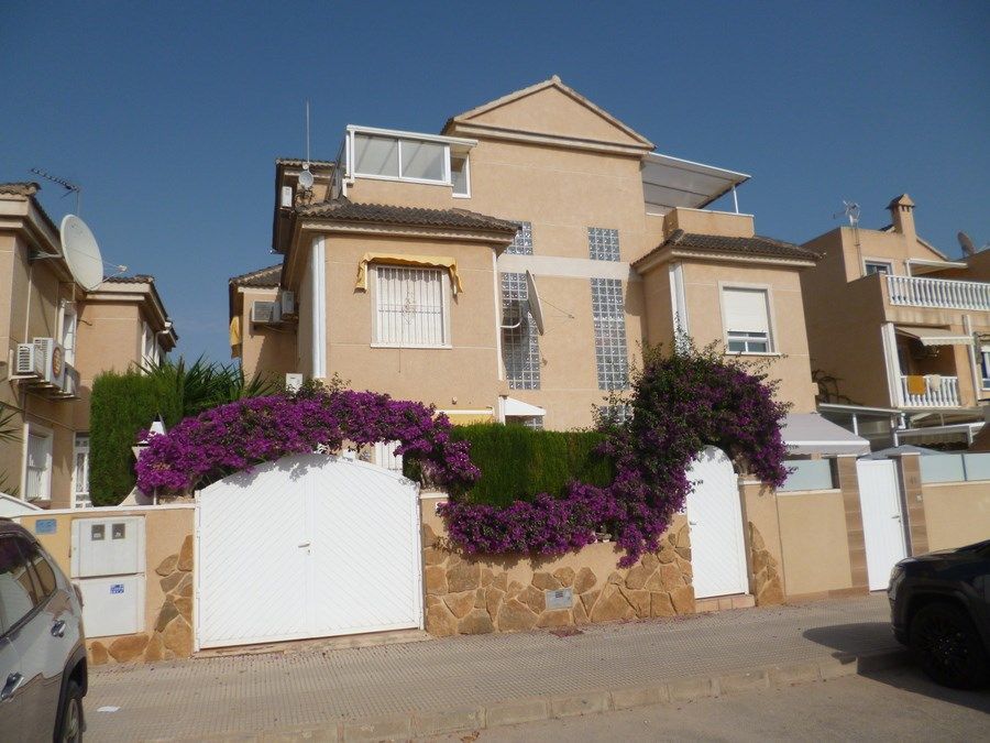 3 bed villa for sale in Dehesa De Campoamor, Alicante, Spain Zoopla