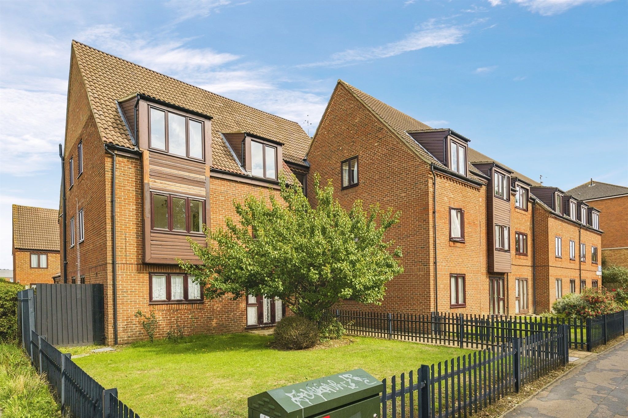 2 bed property for sale in Ashley Court, Hatfield AL10 Zoopla