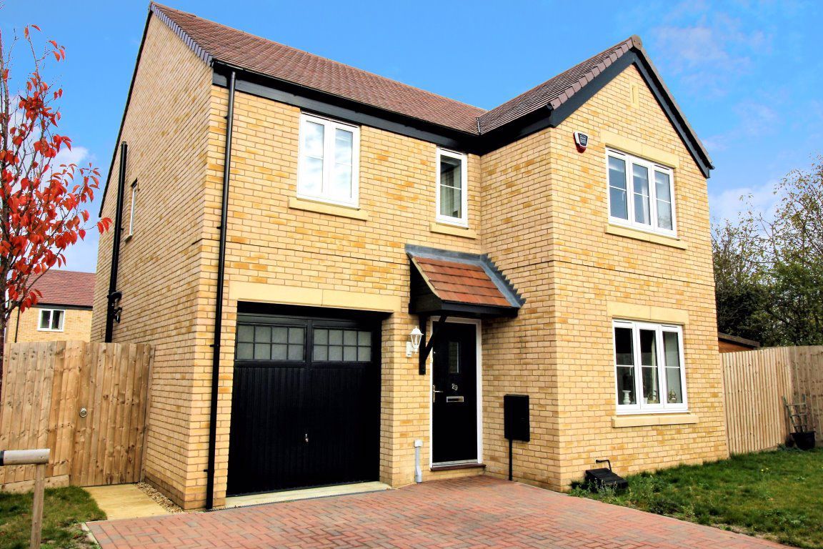 4 bed detached house to rent in Apple Tree Close, Fenstanton