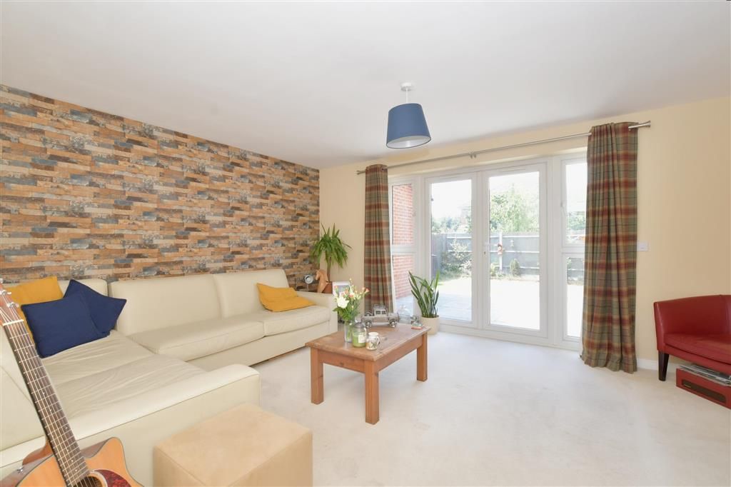 3 bed linkdetached house for sale in Union Road, Portsmouth, Hampshire