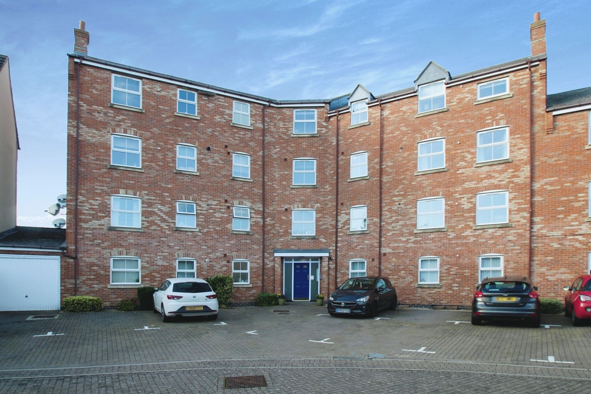 2 bed flat for sale in Crowell Mews, Fairford Leys, Aylesbury HP19 Zoopla