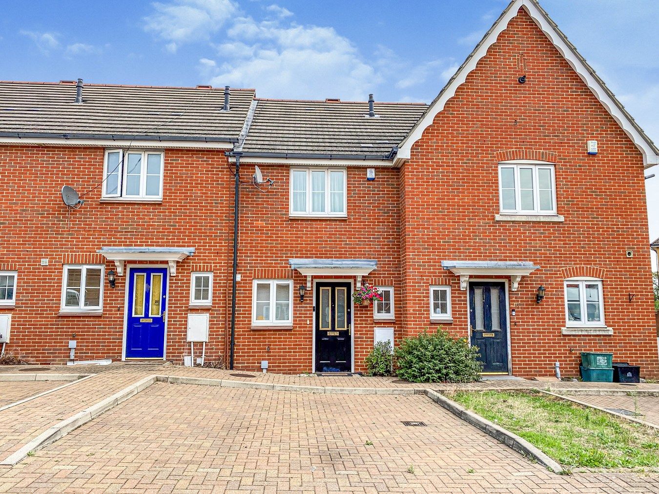 2 bed terraced house for sale in Abbey Road, Newbury Park IG2 Zoopla