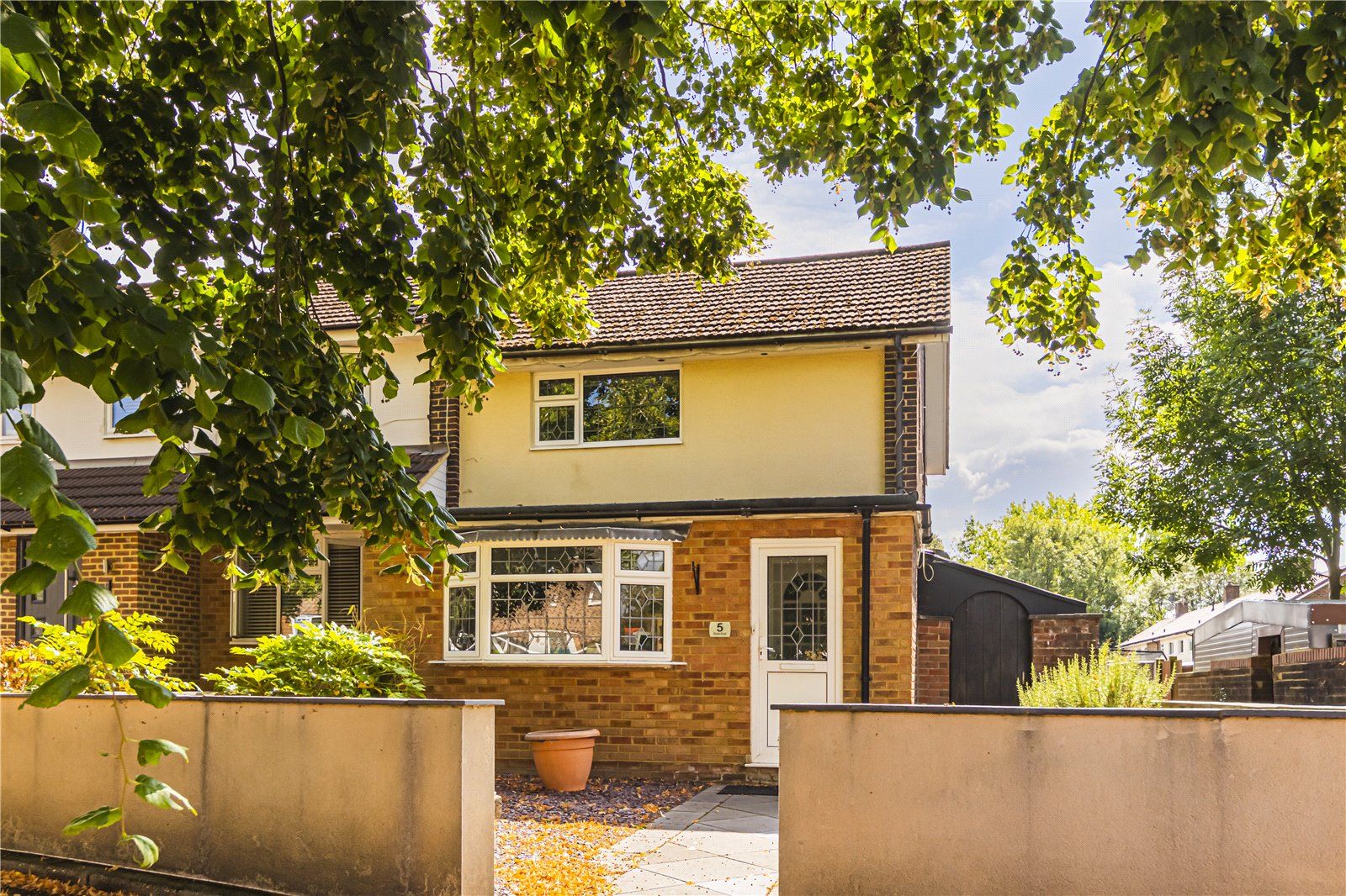 3 bed end terrace house for sale in Butts End, Gadebridge, Hemel