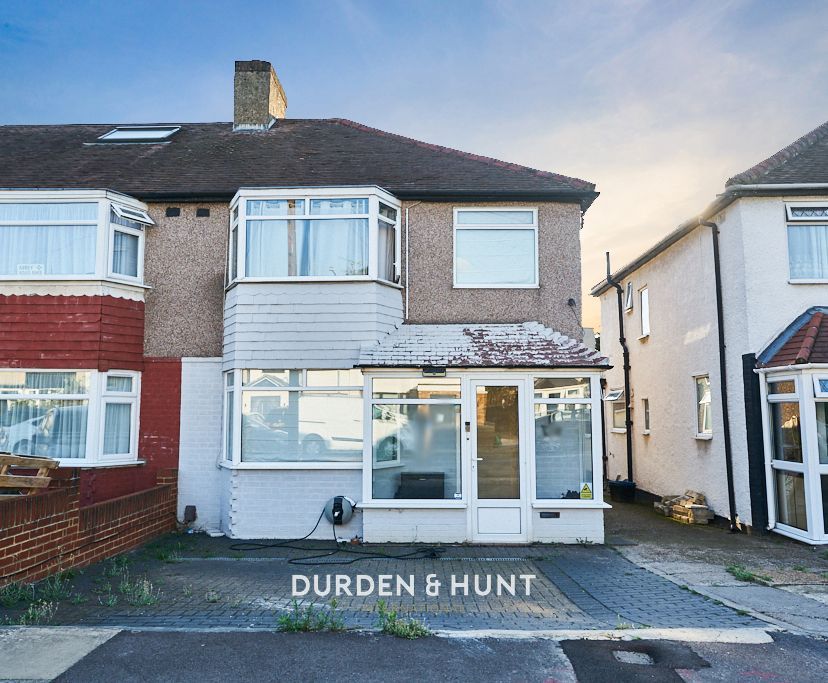 3 bed semidetached house for sale in The Glade, Clayhall IG5 Zoopla