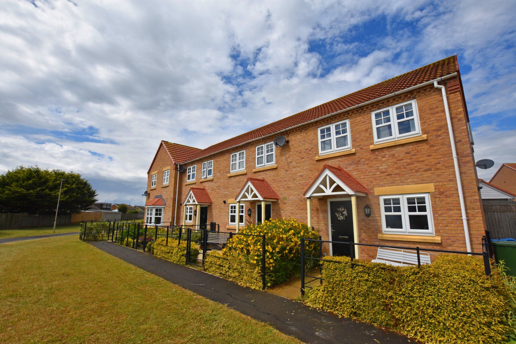 2 bed end terrace house for sale in Southfield Grove, Eastfield