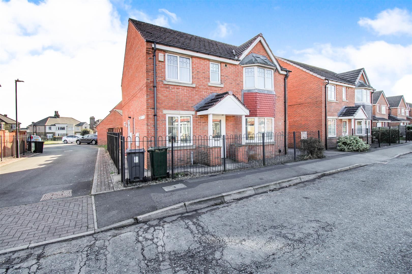4 bed semidetached house for sale in Reevy Road, Bradford BD6 Zoopla