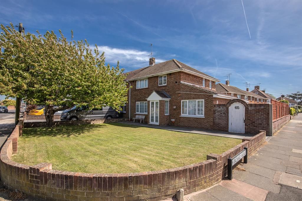 4 bed end terrace house for sale in Wiston Avenue, Worthing, West