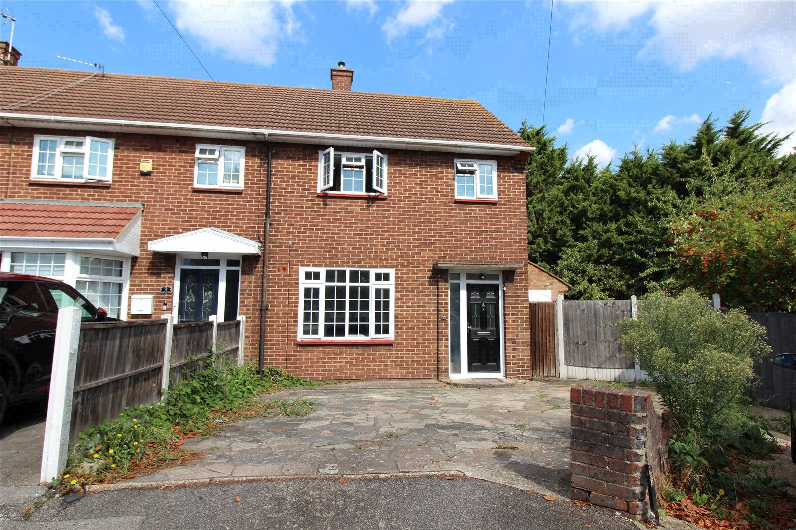 3 bed end terrace house to rent in Charlbury Close, Romford RM3 - Zoopla