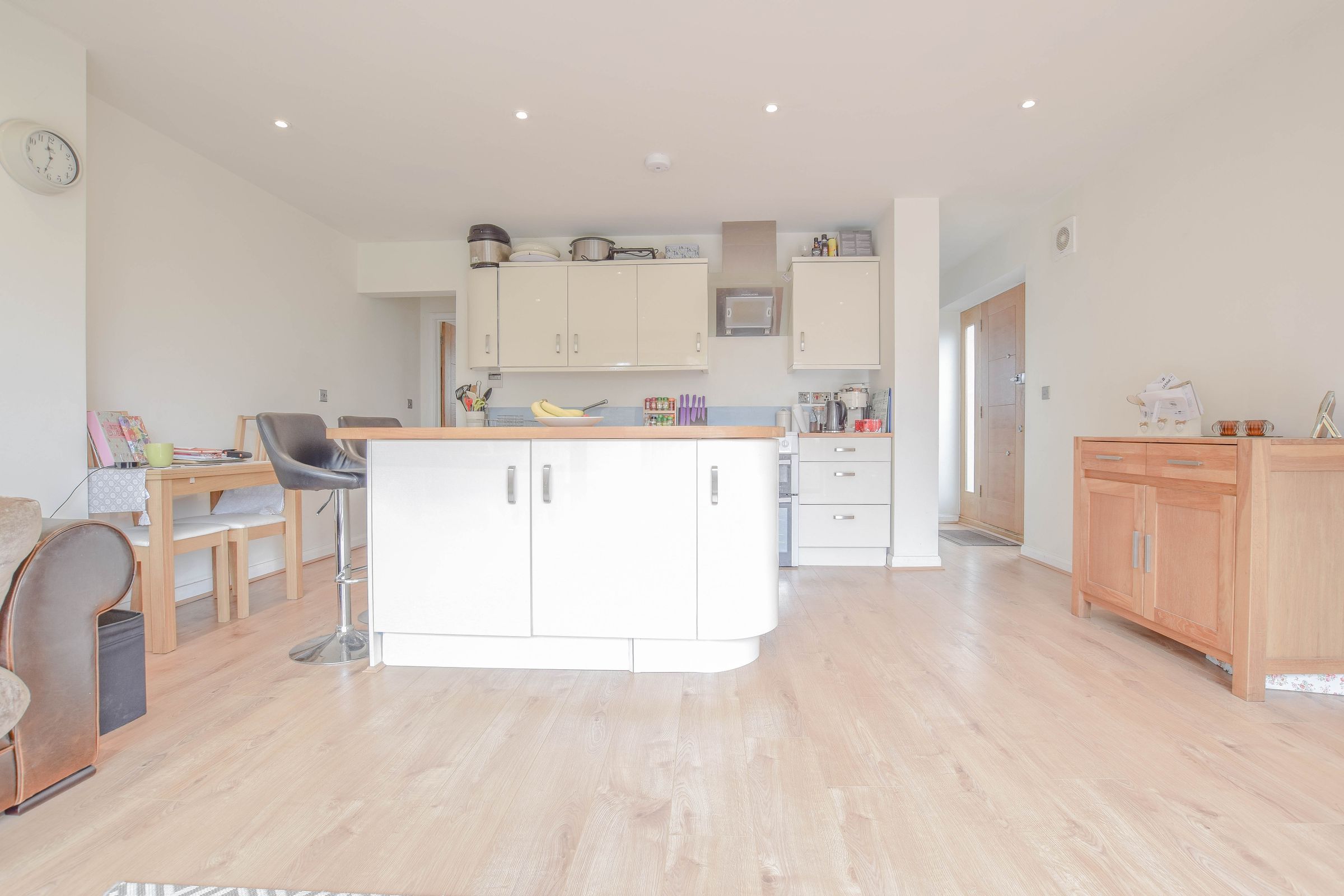 3 bed semidetached house to rent in Barclay Close, Hertford Heath