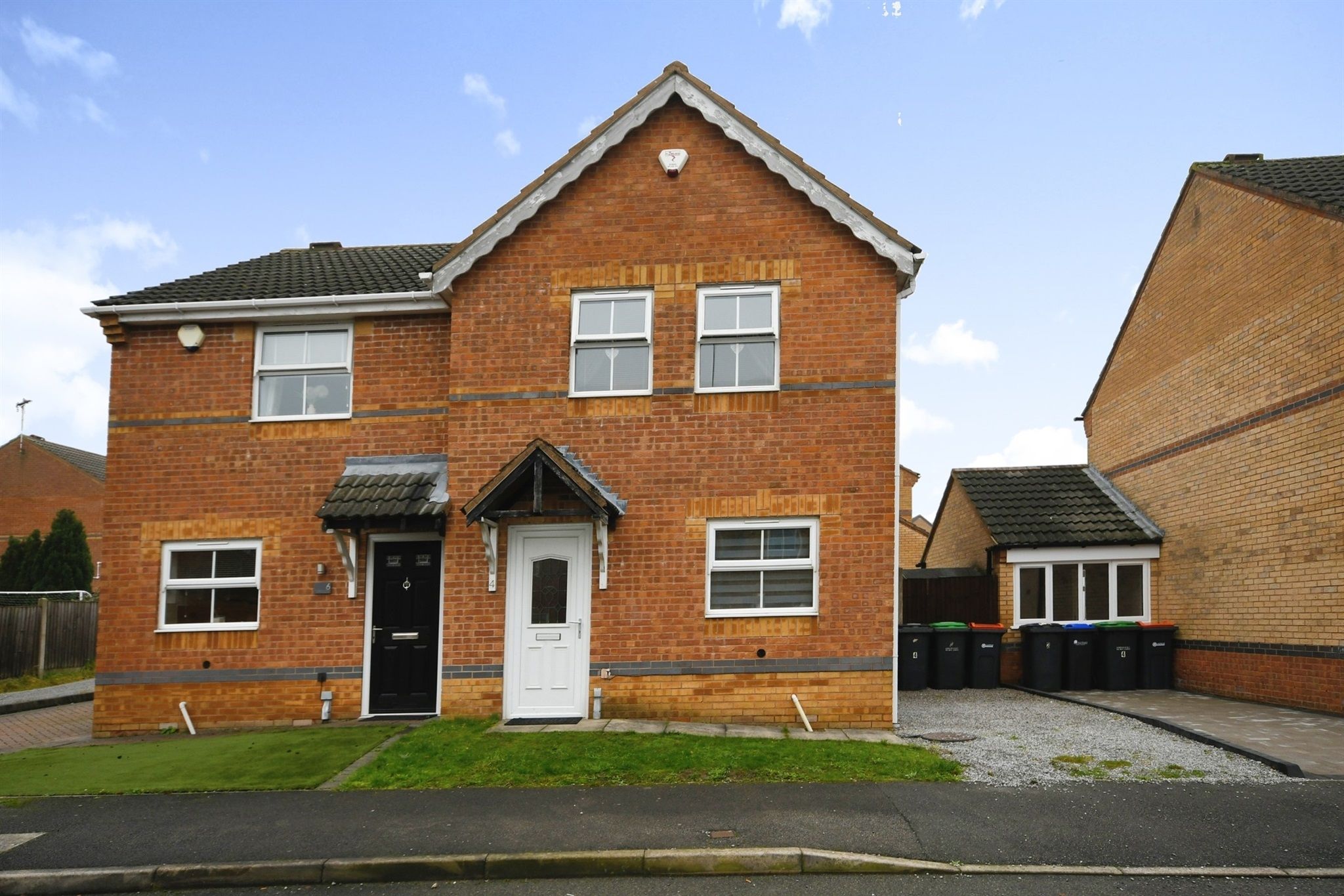 3 bed semidetached house for sale in The Headstocks, Huthwaite, Sutton