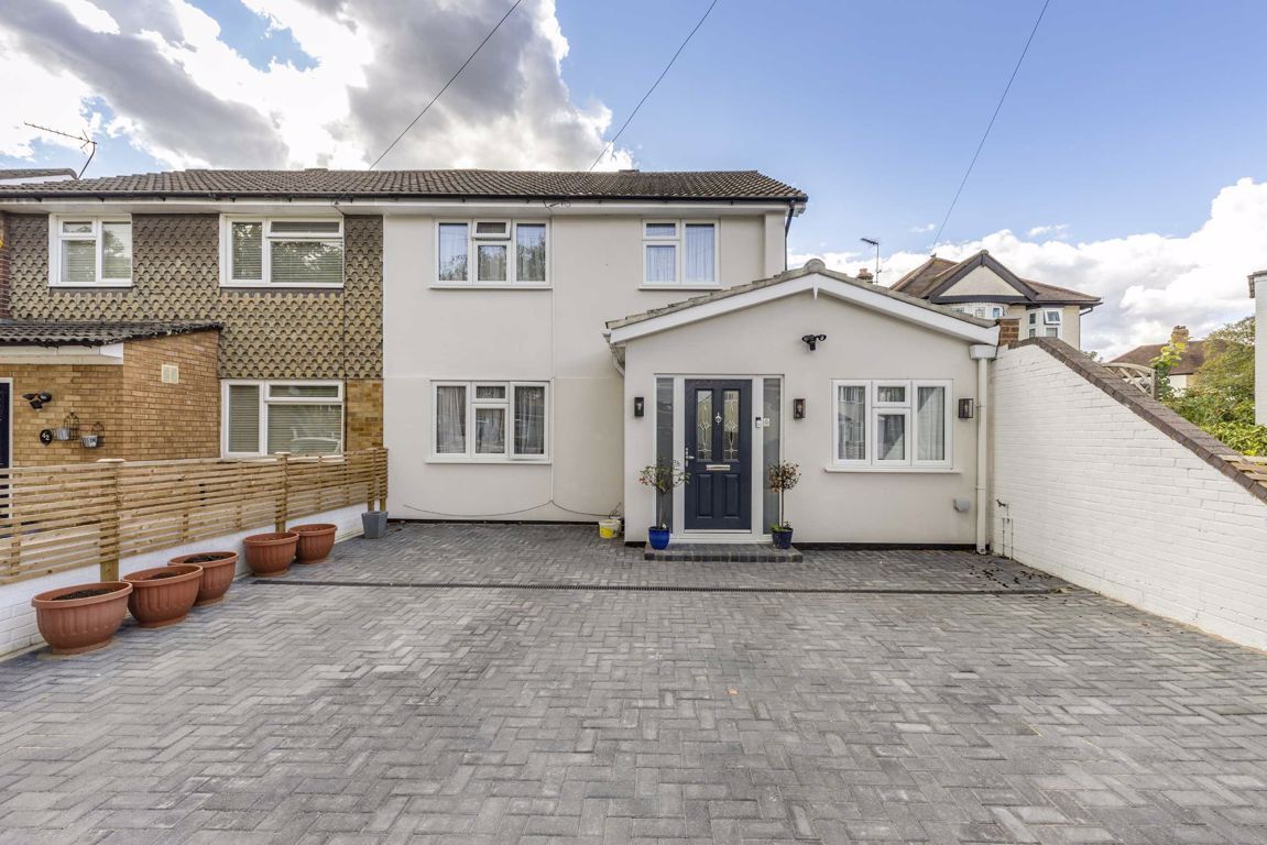 4 bed property to rent in Alton Gardens, Whitton, Twickenham TW2 Zoopla