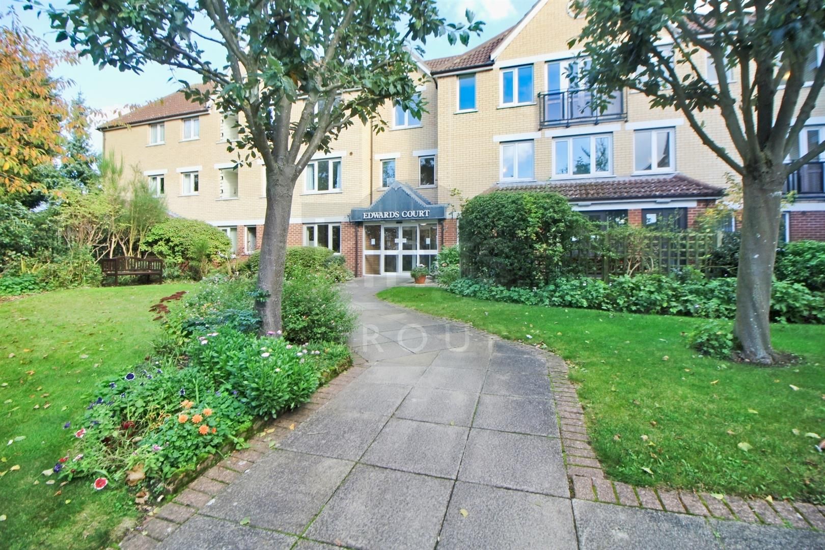 2 bed property for sale in Turners Hill, Cheshunt, Waltham Cross EN8