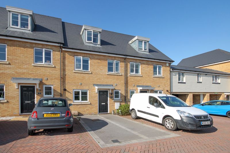 Warwick Crescent, Dunton Fields, Laindon SS15  