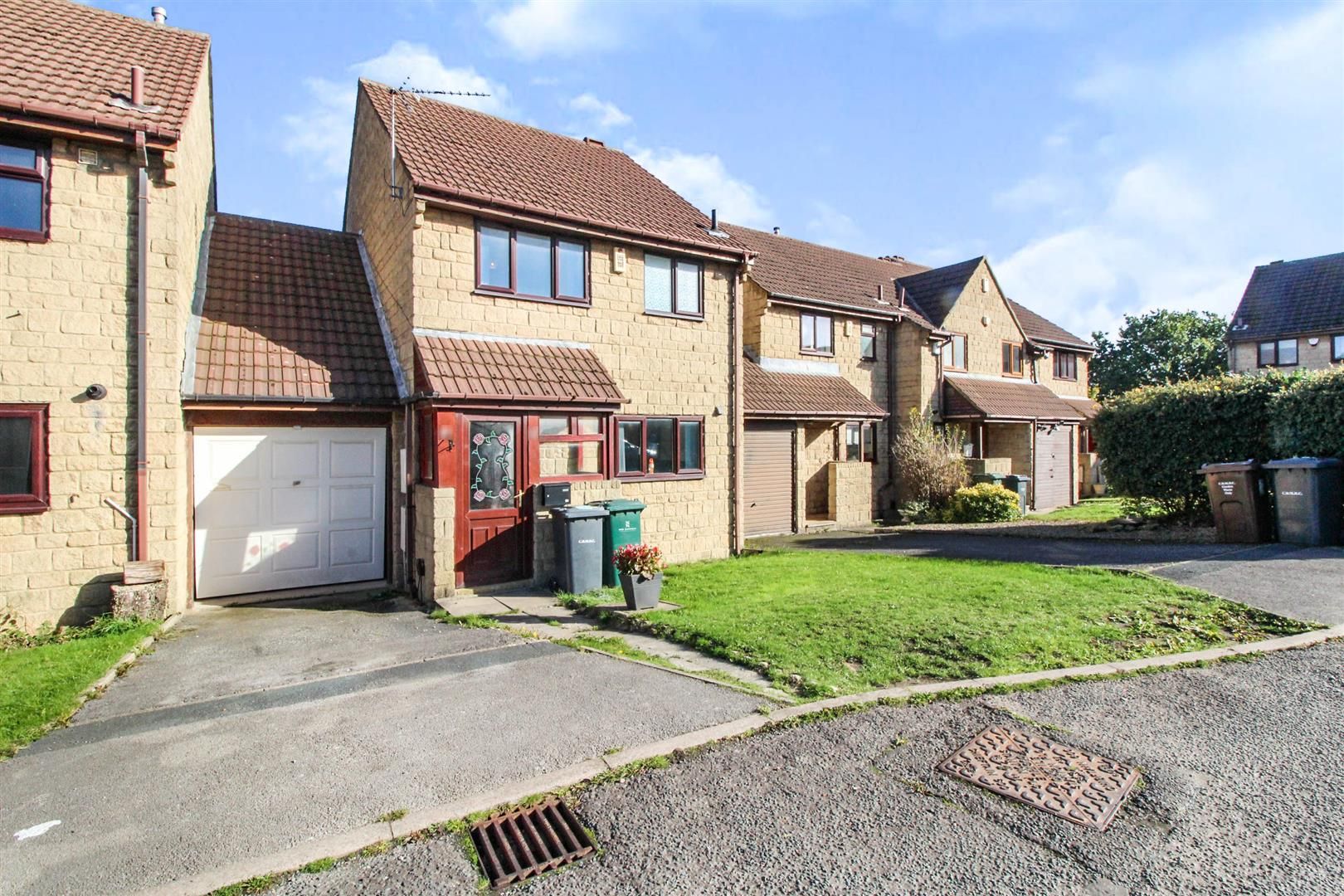3 bed semidetached house for sale in Martindale Close, Bradford BD2