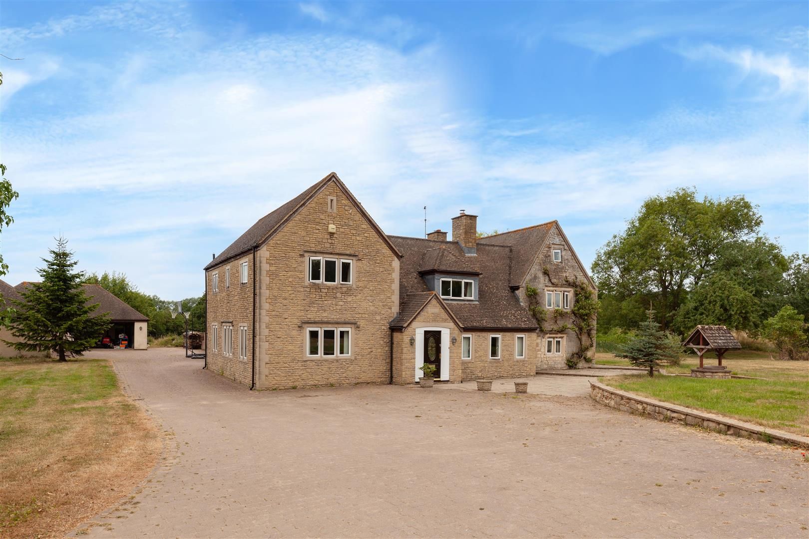 7 bed detached house for sale in Upton Lane, Brookthorpe, Gloucester