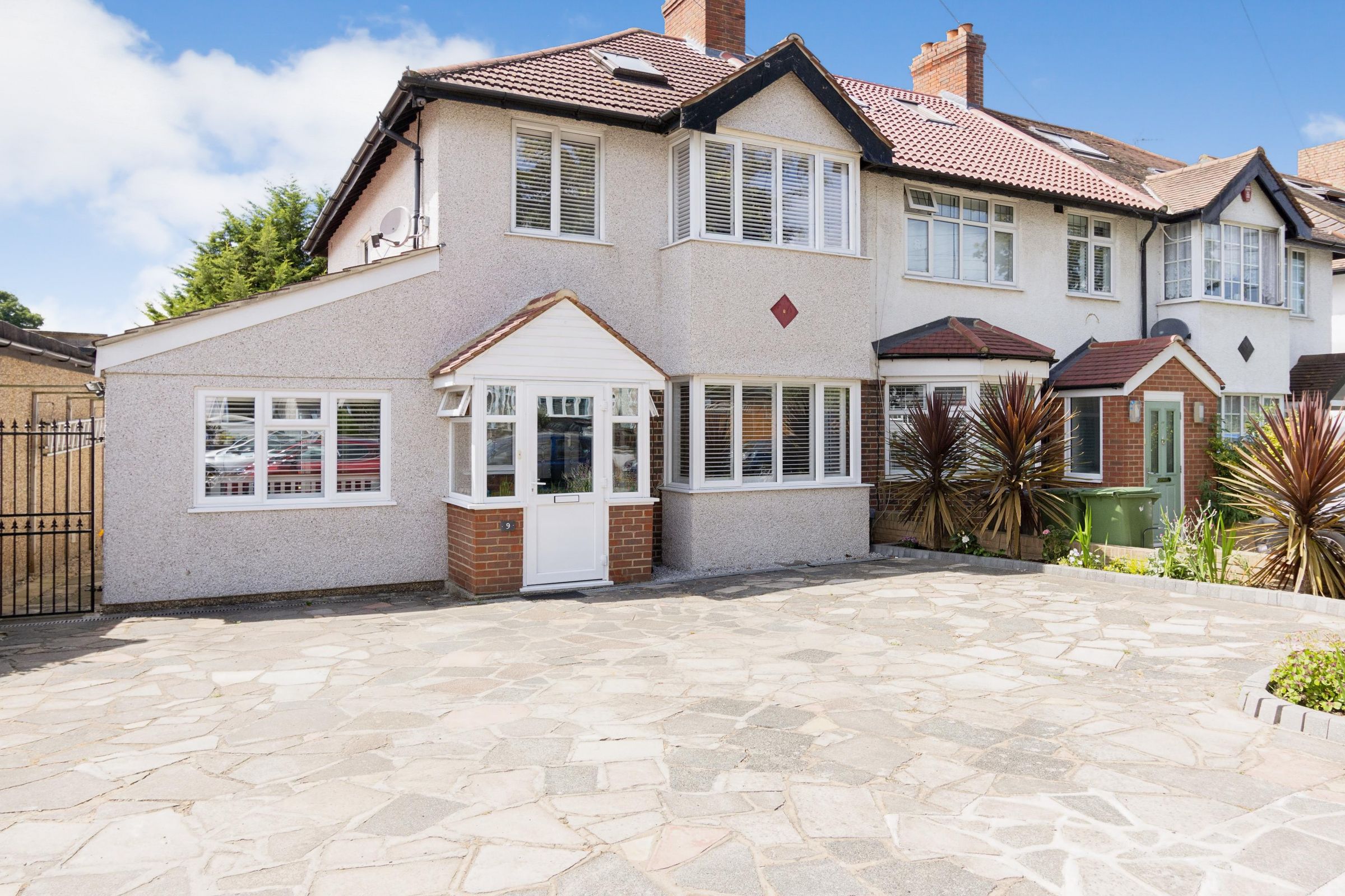 4 bed end terrace house for sale in Rose Hill Park West, Sutton SM1