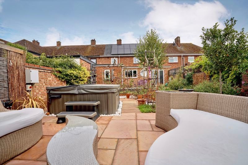 4 bed terraced house for sale in Fox Grove, Godmanchester