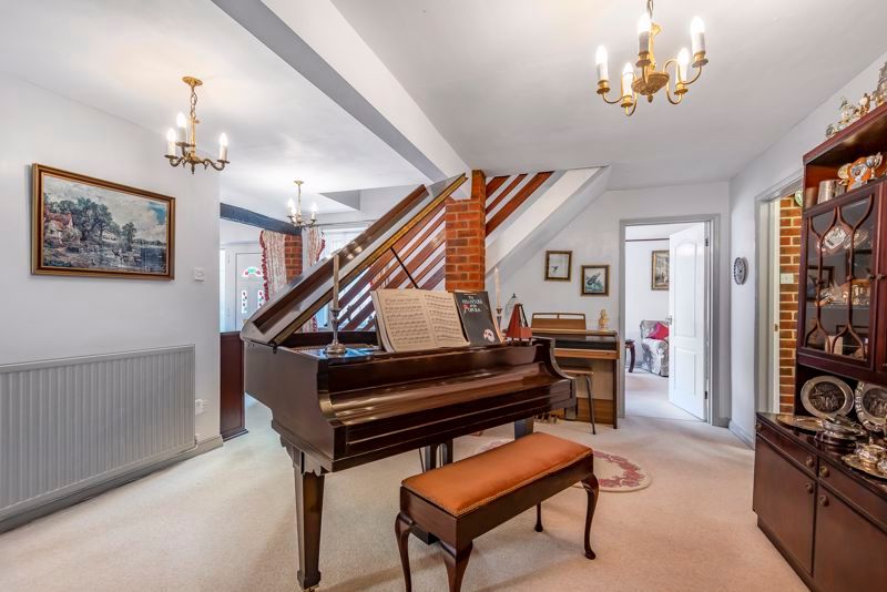 4 bed detached house for sale in Willis Lane, Four Marks, Alton