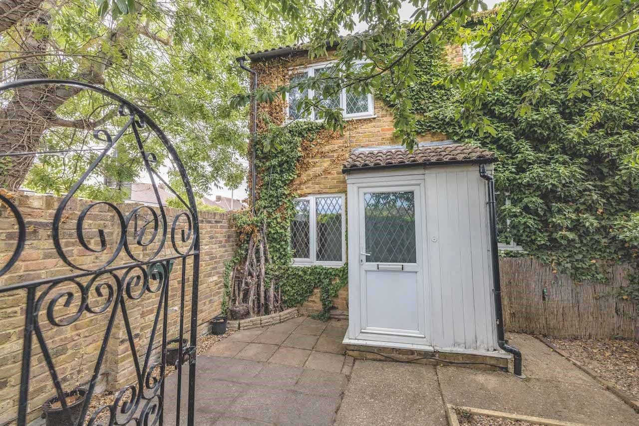 1 bed end terrace house for sale in Russell Gardens, Sipson, West