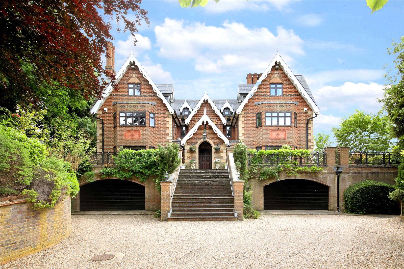 Main Drive, Gerrards Cross, Buckinghamshire SL9