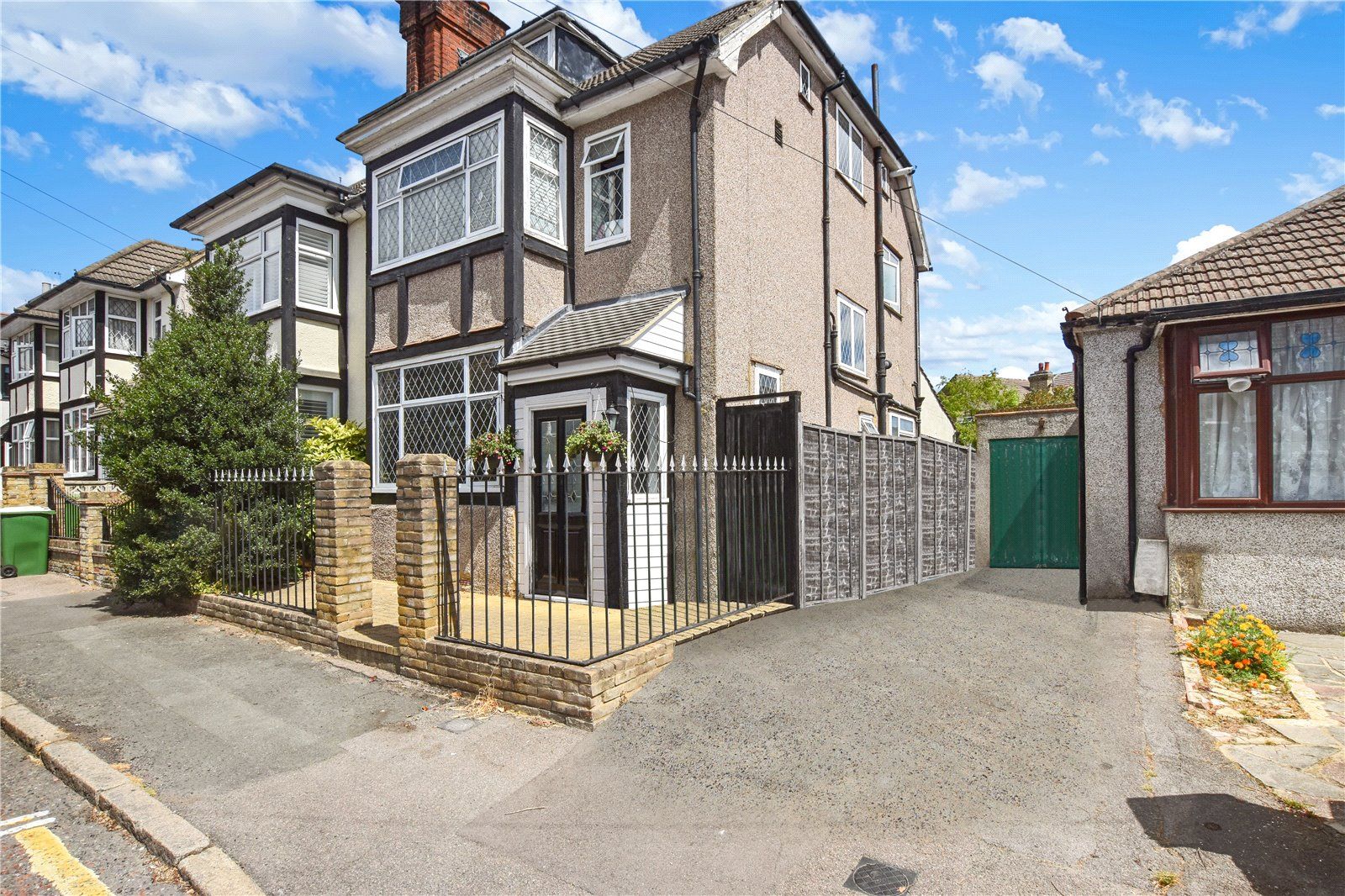 4 bed semidetached house for sale in Oaklands Road, Bexleyheath DA6