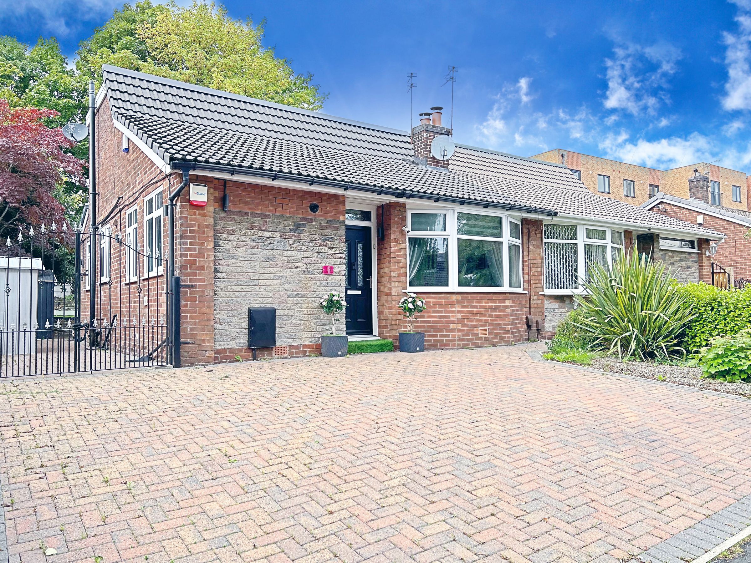 3 bed semidetached house for sale in Close, Kearsley, Bolton
