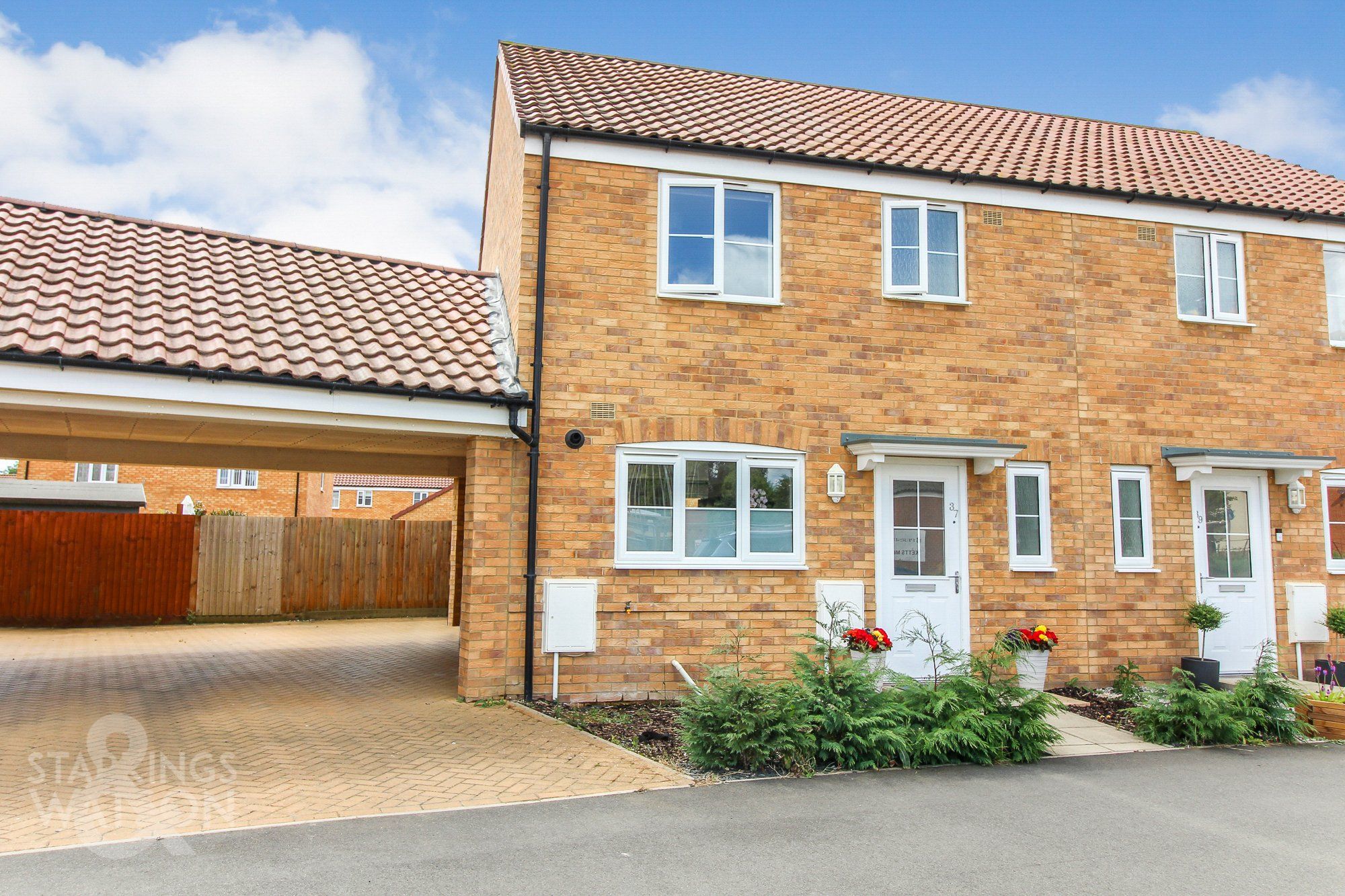 3 bed semidetached house for sale in Coachmaker Way, Hethersett