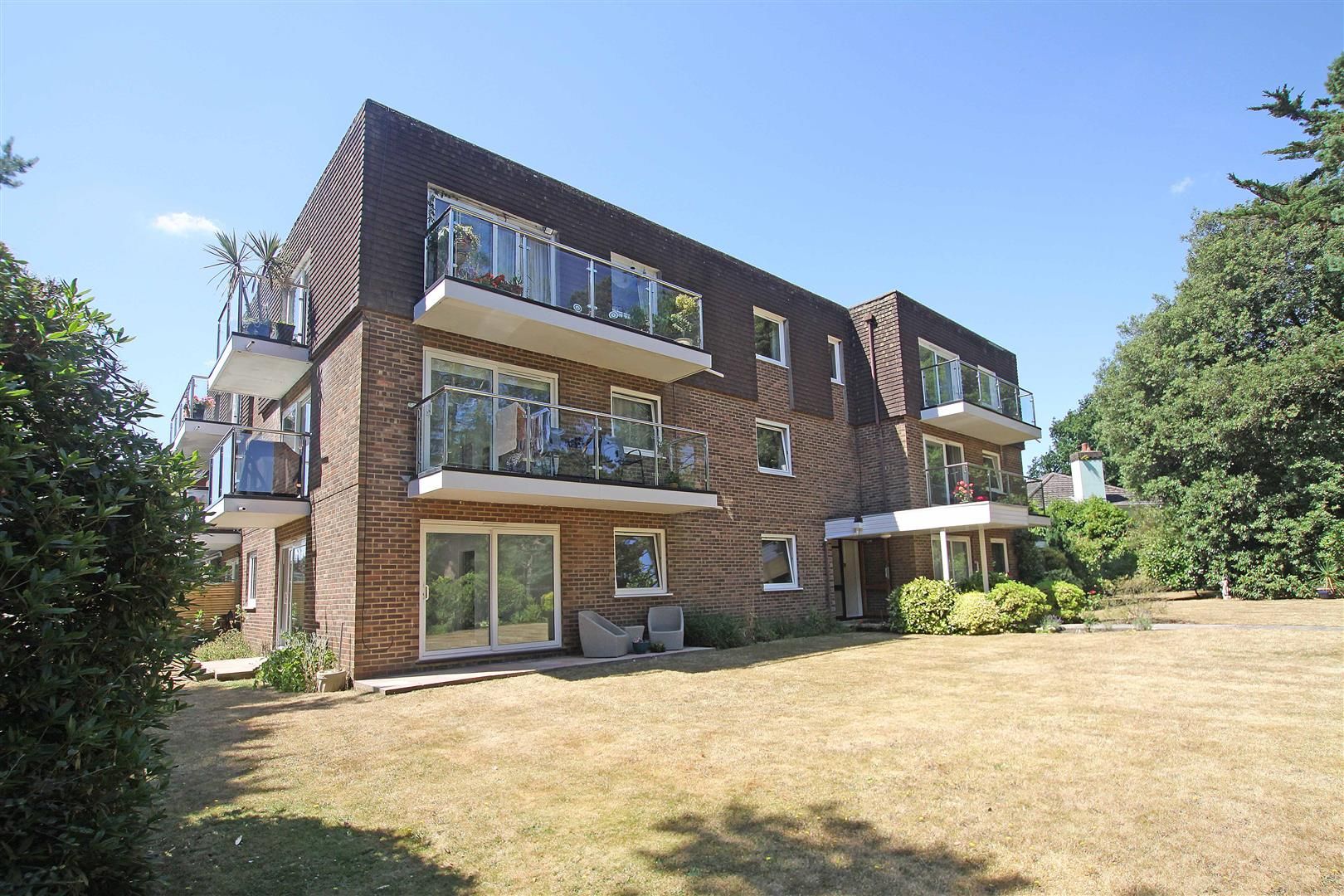 3 bed flat for sale in Queens Park West Drive, Bournemouth BH8 Zoopla