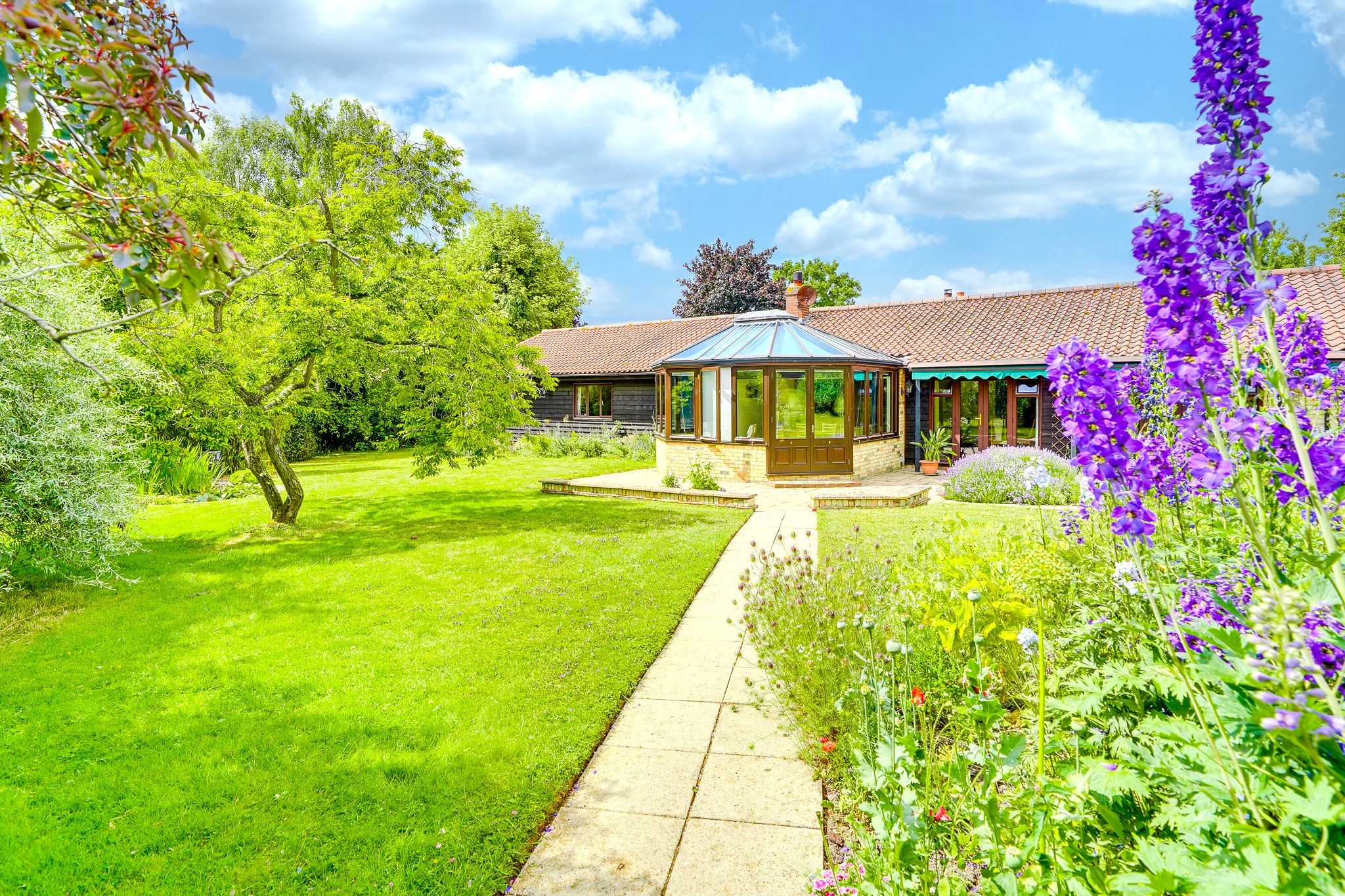 4 bed detached bungalow for sale in Dubbs Knoll Road, Guilden Morden