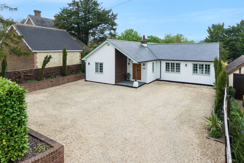4 bed detached bungalow for sale in High Street, Upton, Didcot OX11