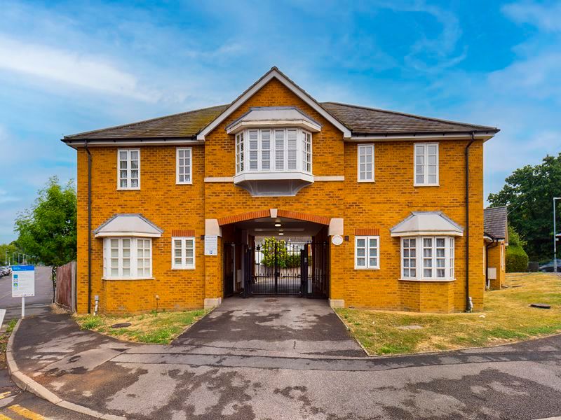 1 bed flat to rent in Station Approach, Chessington Road, West Ewell