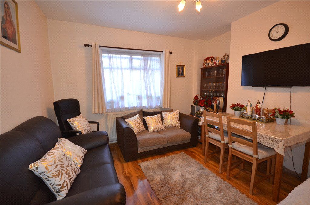 2 bed for sale in Beechwood Gardens, Slough, Berkshire SL1