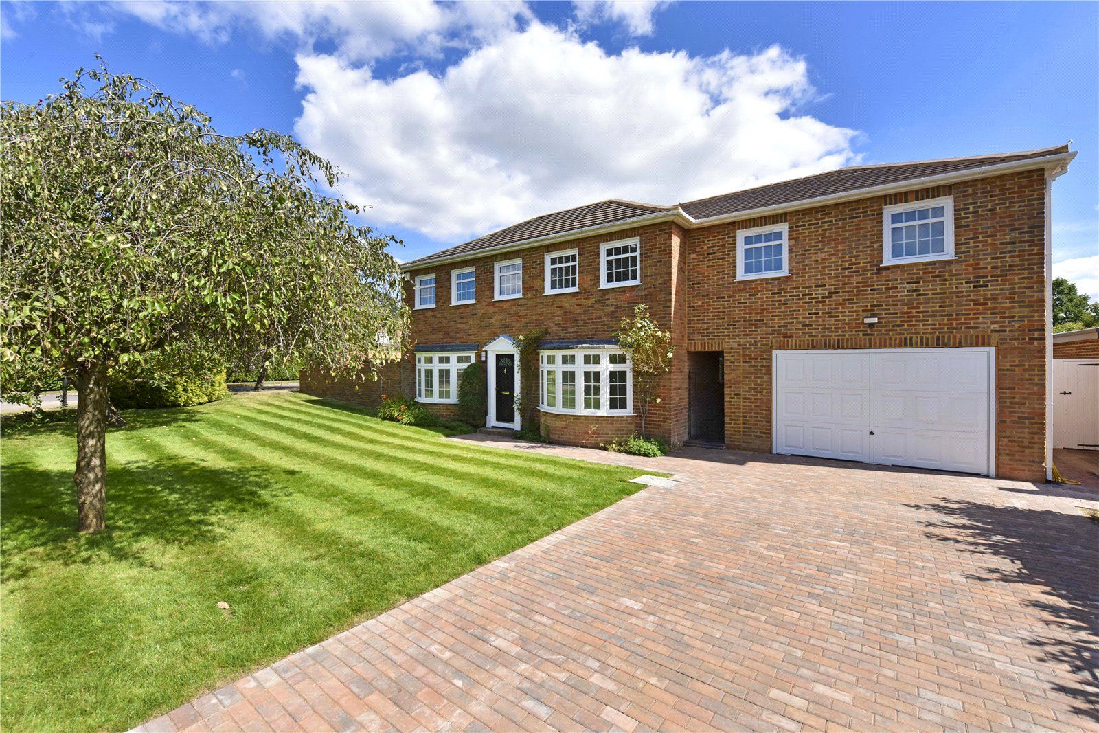 5 bed detached house to rent in Hawkhurst, Cobham, Surrey KT11 Zoopla