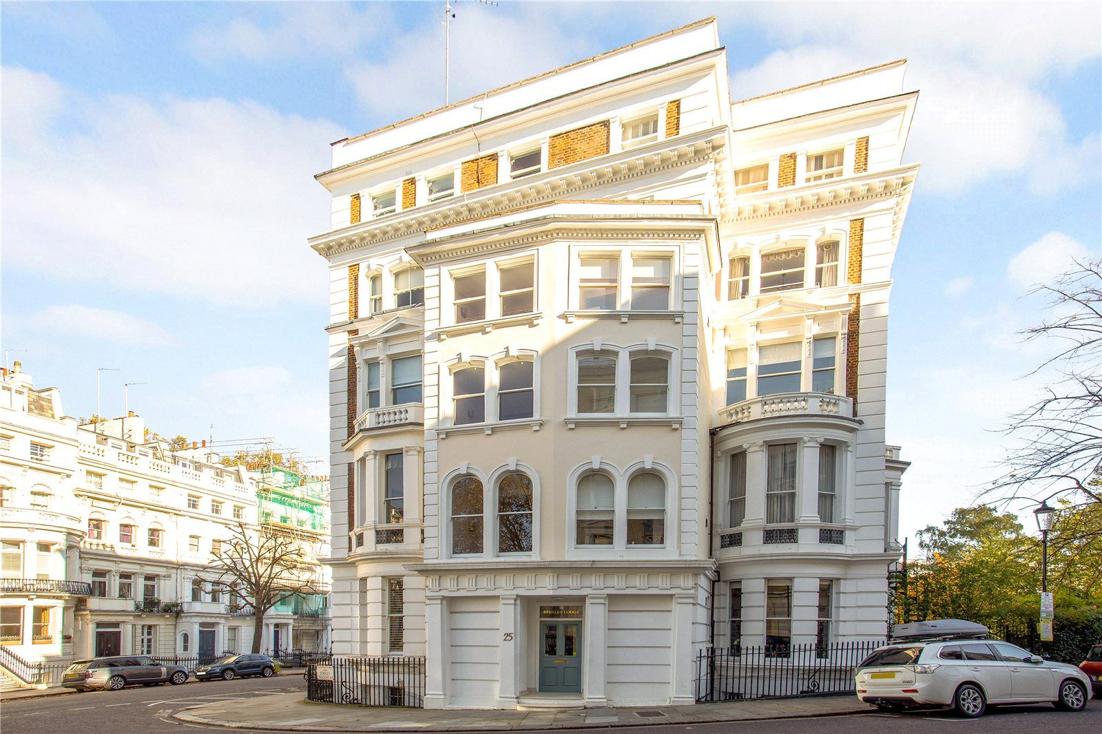 Stanley Crescent, London W11  