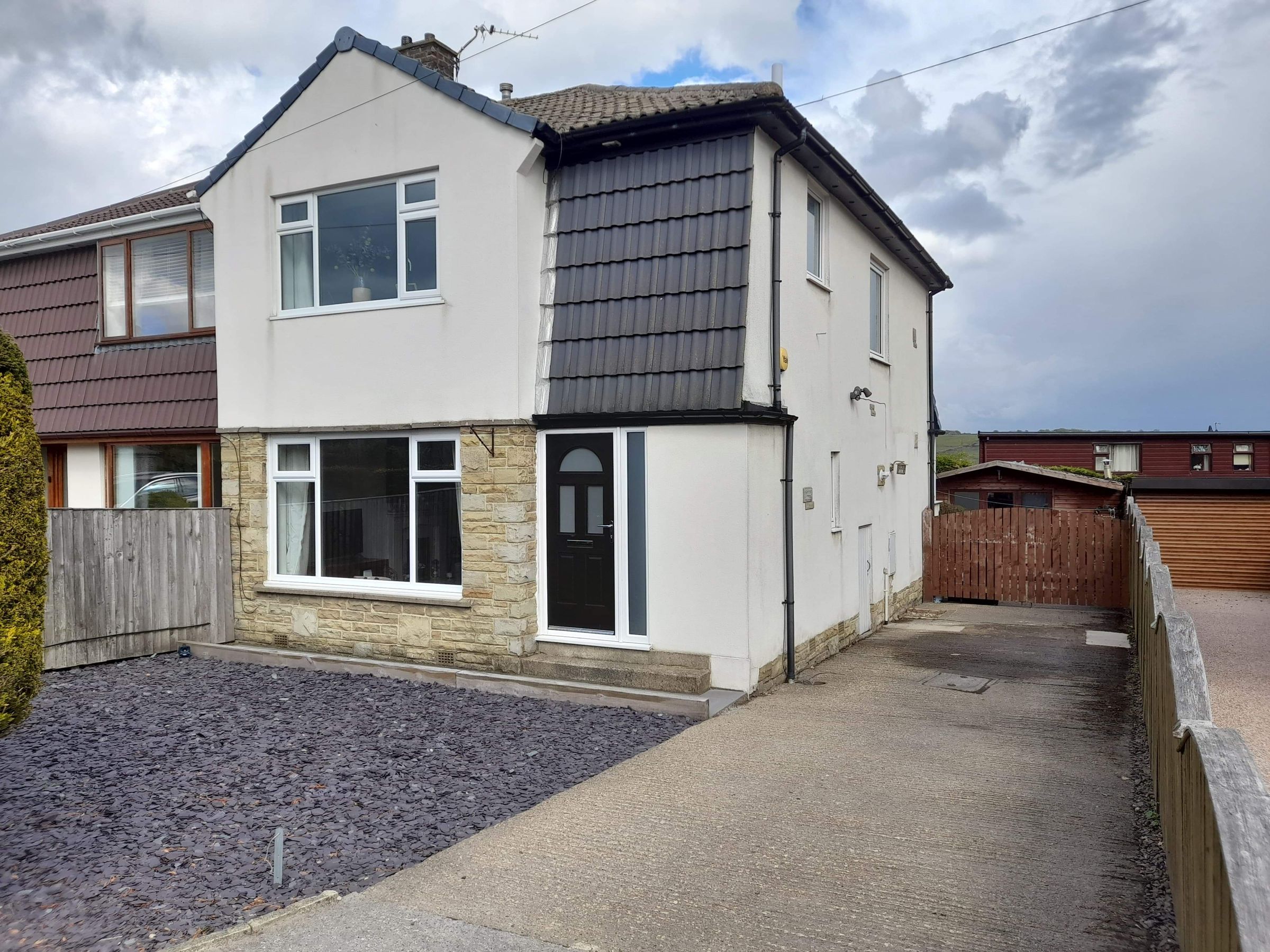3 bed semidetached house for sale in Illingworth Road, Illingworth