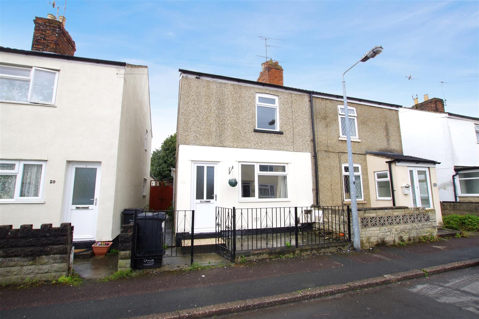 2 bed semidetached house to rent in Hawkins Street, Rodbourne, Swindon